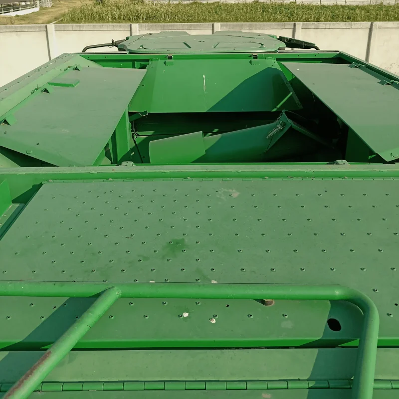 Cosechadora Seminueva John Deere S660 2015 con Cabezal de Granos Finos de 25 ft