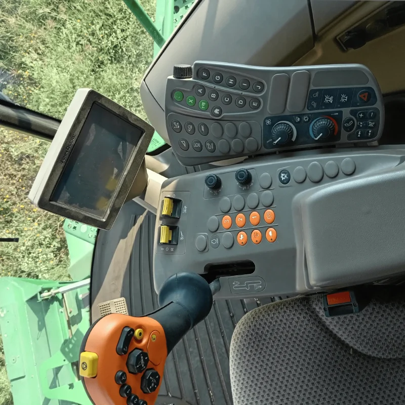 Cosechadora Seminueva John Deere S660 2015 con Cabezal de Granos Finos de 25 ft